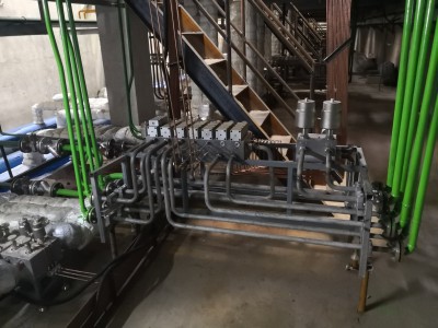 建德氣動(dòng)硫化機(jī)集成式動(dòng)力水閥組圖2